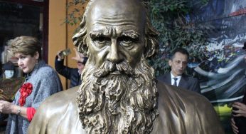 León Tolstoi sobrevive en el centro de Bogot
