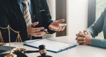 ¿Cuánto cobra un abogado para eliminar una orden de deportación?