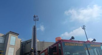 Imágenes impresionantes El hombre subió el entorno a 15 metros del aeropuerto del valle